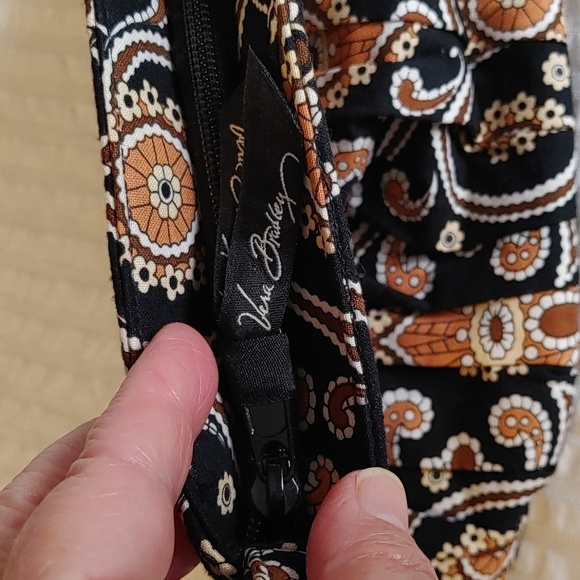 ⭐Host Pick⭐Compact Vera Bradley Quilted Hannah Bag in Cafe Latte Shade - Picture 5 of 9